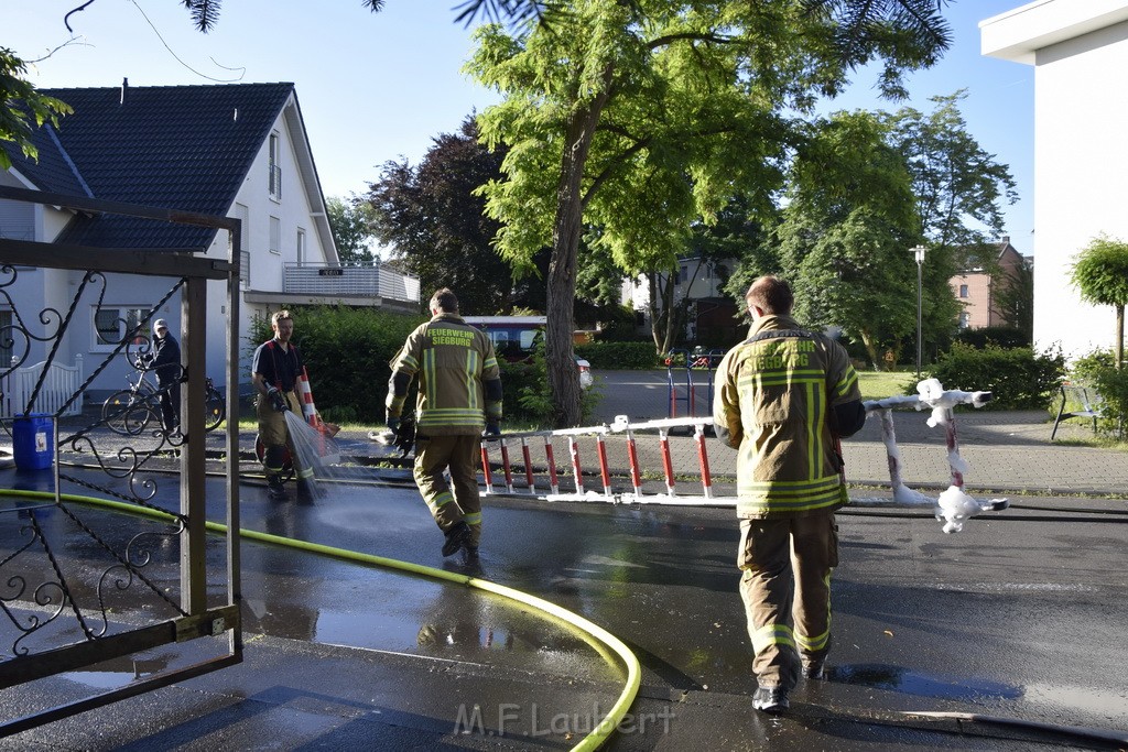 Grossfeuer Einfamilienhaus Siegburg Muehlengrabenstr P1265.JPG - Miklos Laubert